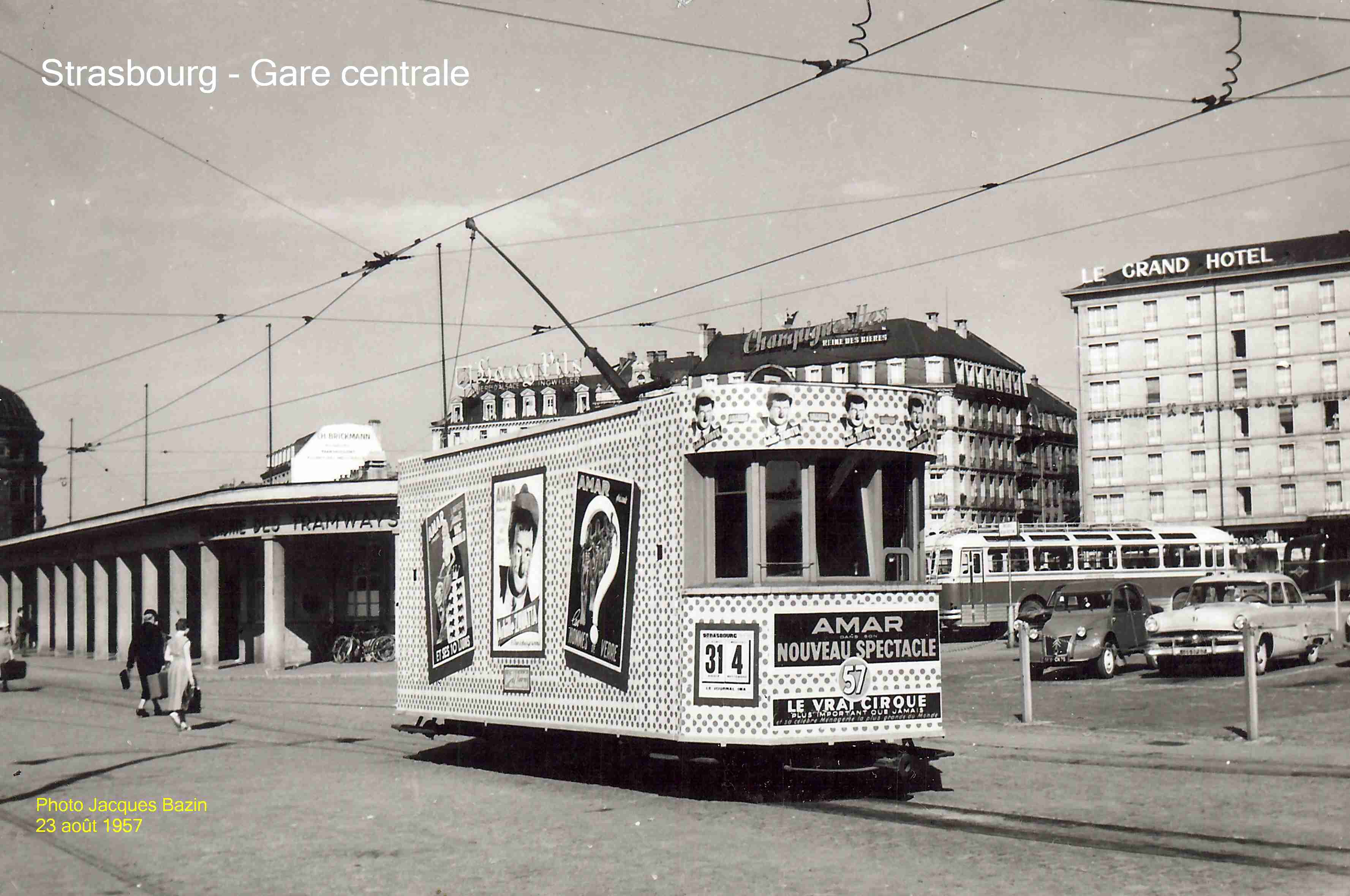 Motrice publicitaire, Place de la Gare.